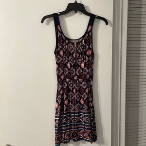 Summer dressy geometric design, small and lightweight